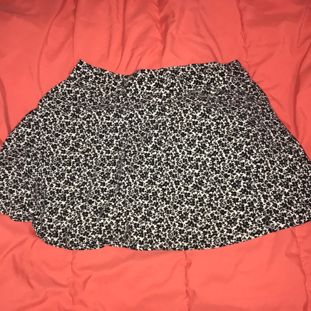 NWOT Black & White Floral Skirt